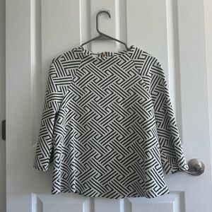 Beautiful sweater for work or a night out!